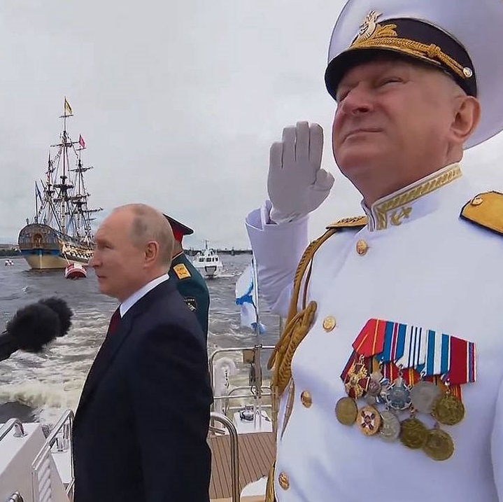 Poutine et la guerre des cinq mers.